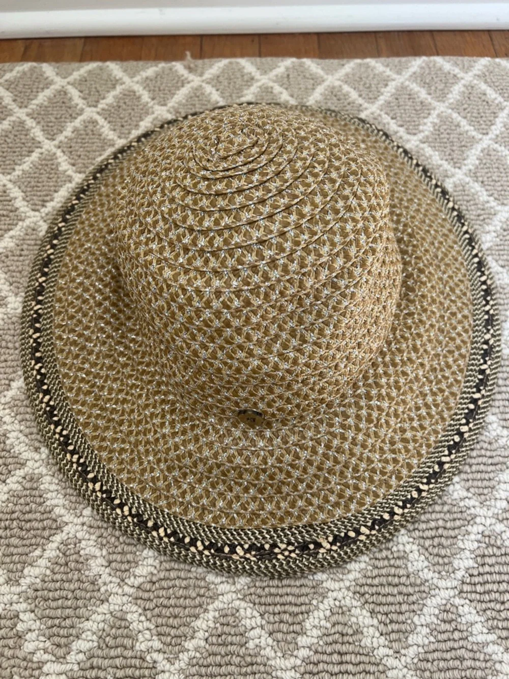 Eric Javits Summer Hat Natural with Silver Lurex - Picture 1 of 6